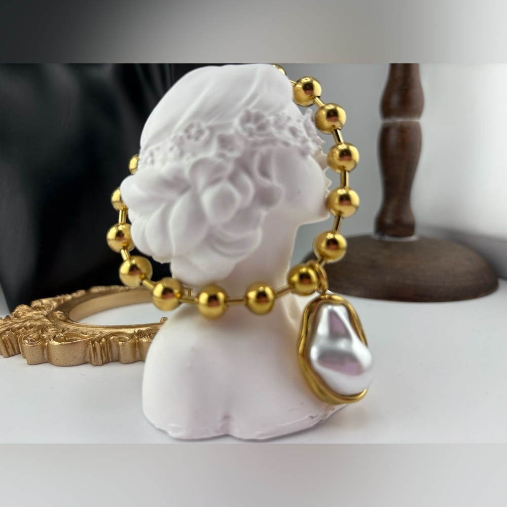 Gold Beaded Necklace with Baroque Pearl Pendant ✨